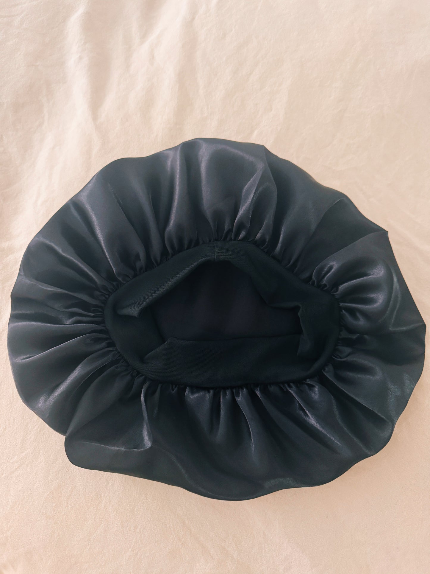 Bonnet "nattmössa" i satin